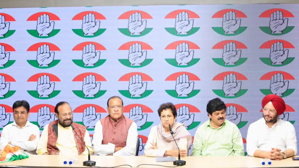 भाजपा को झटका, रामशरण नौटियाल ने थामा कांग्रेस का हाथ