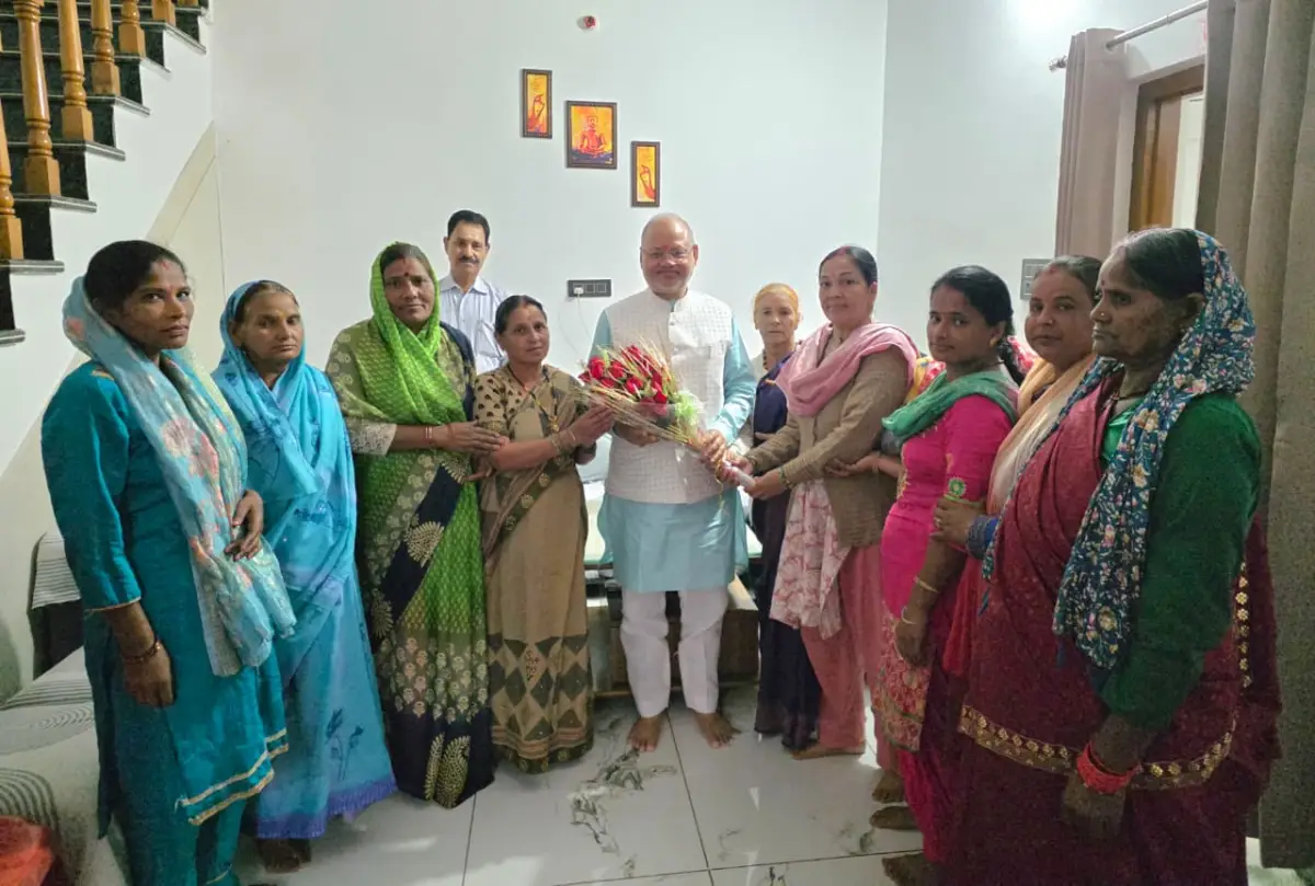 गेबुआ में सुरेश भट्ट ने ग्रामीणों से किया संवाद, जनसमस्याएं सुन विकास पर की चर्चा