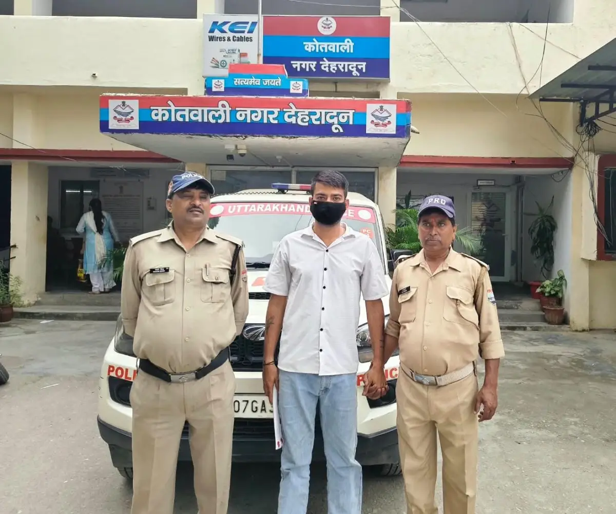 अस्पताल में चापड़ लहराकर डॉक्टरों को धमकाने वाला गिरफ्तार, लूट और हत्या के प्रयास समेत कई मुकदमे दर्ज