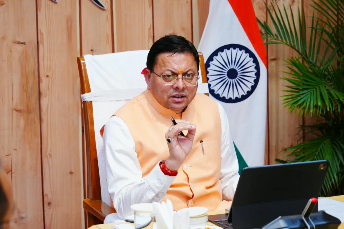 धामी की अधिकारियों को दोटूक: सड़कें टूटी मिलीं तो तय होगी जवाबदेही, एक नवंबर तक पूरे हों सीवर-पेयजल के काम