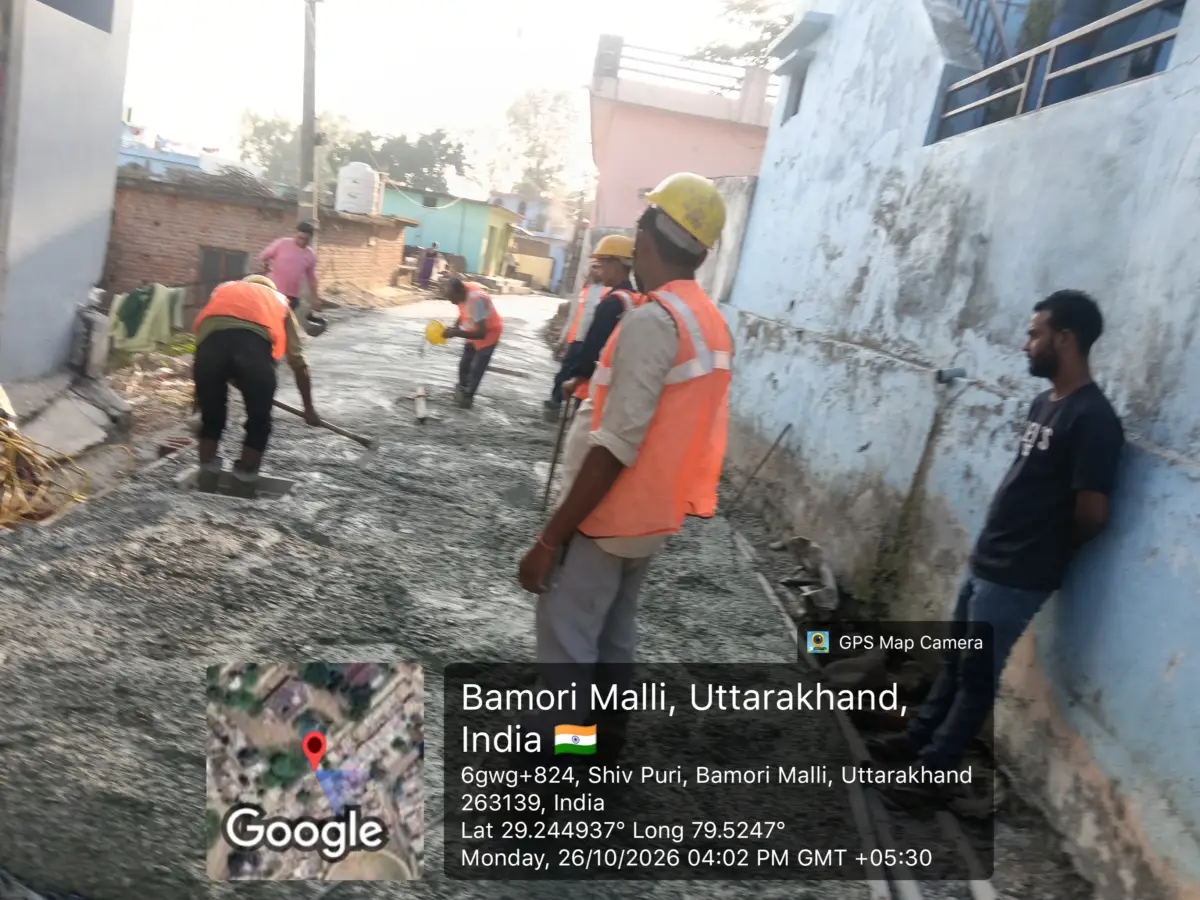 दमुवाढूंगा के गोकुल नगर में सीसी सड़क निर्माण अंतिम चरण में, जल्द मिलेगी राहत